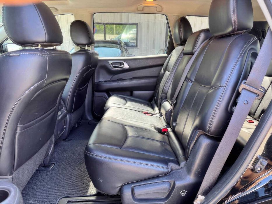 Nissan Pathfinder SL      2017