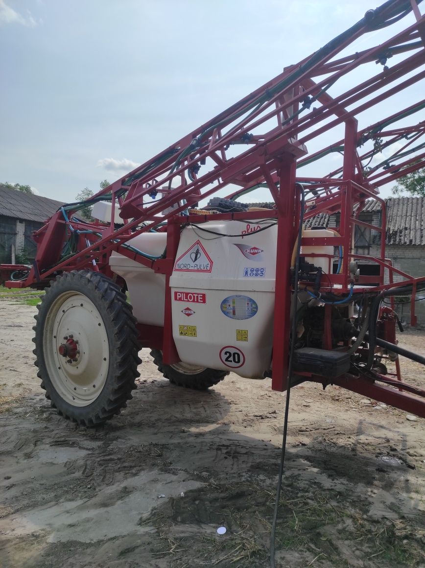 Opryskiwacz 2700 l 21/27 m 2008 r