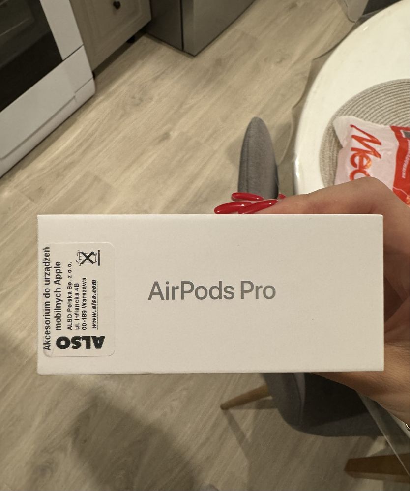 Nowe Apple Airpods Pro 2 Magsafe USB-C , mediamarkt
