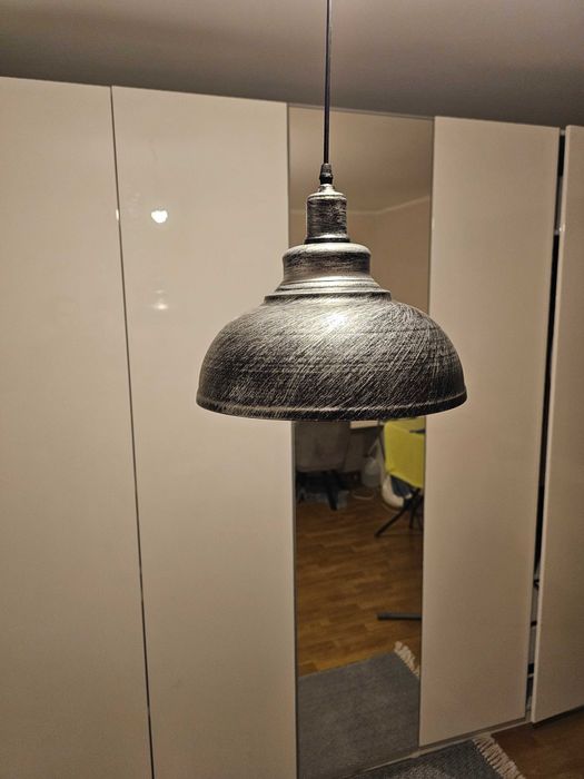 Lampa wiszącą metaliczna