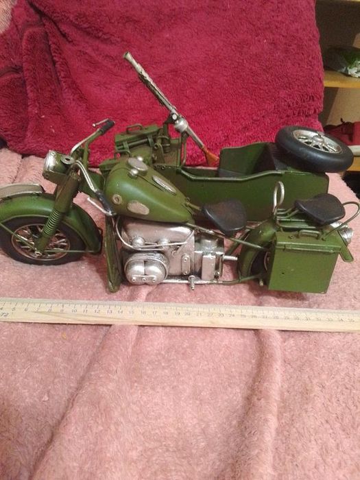 Два мотоцикла. Большие модели