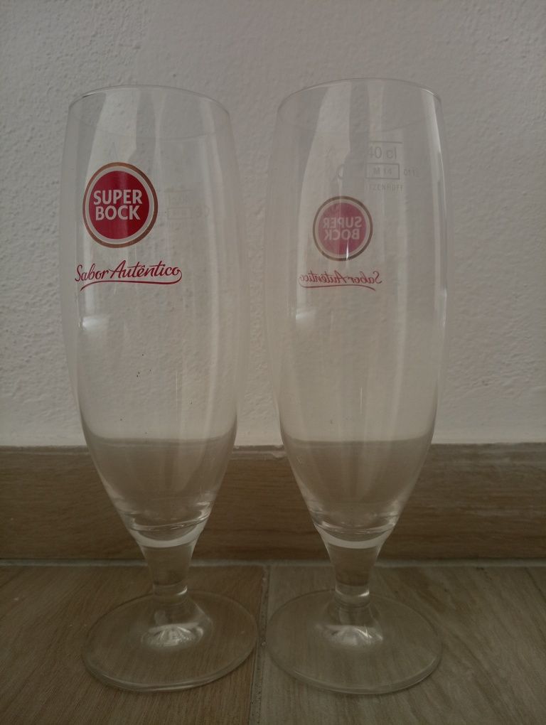 Vários copos super bock