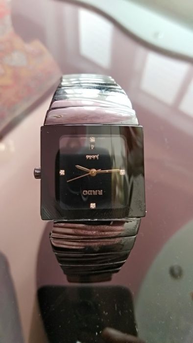 Продам швейцарський годинник RADO