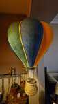Balão decorativo, em tecido e base em juta