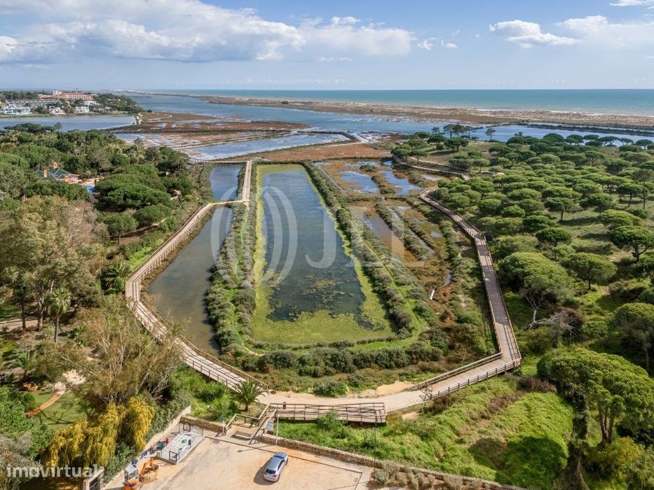 Moradia T6+2, na Quinta das Salinas, em Almancil