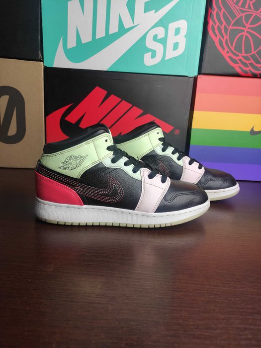 uty Nike Air Jordan 1 Mid Se 37.5 EU 23.5 cm Glow in the dark aj1