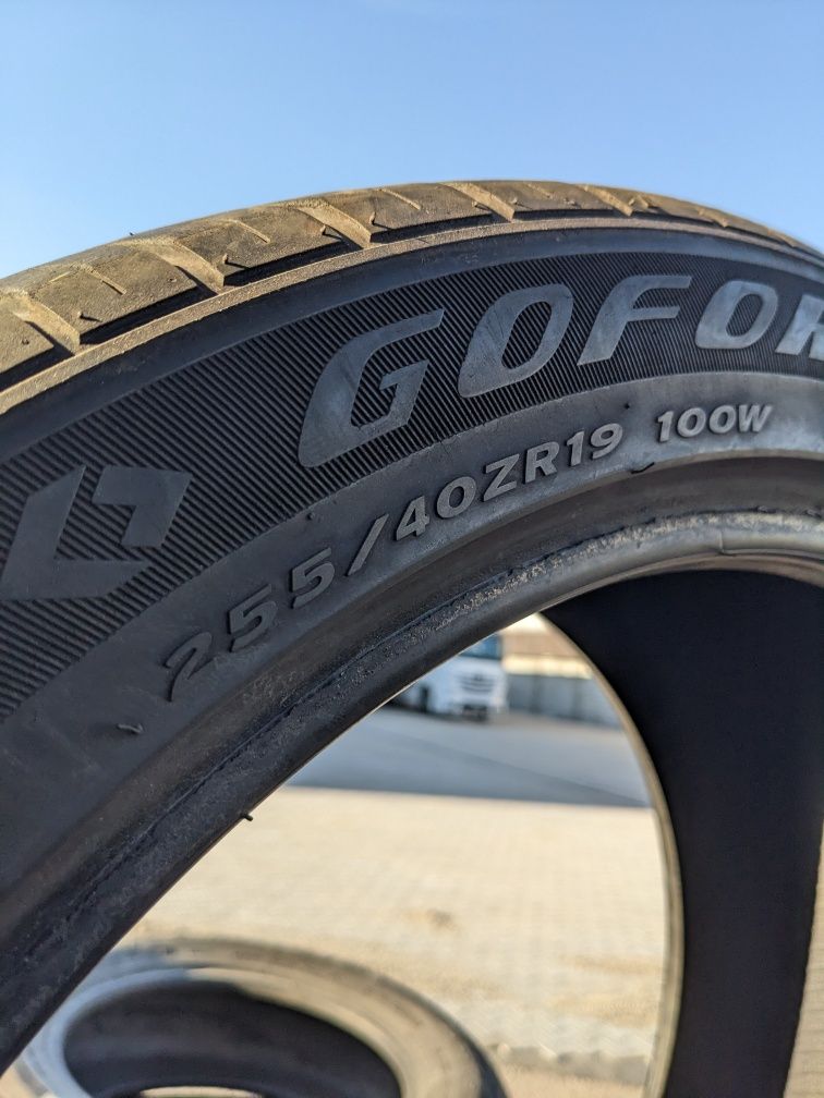 255/40R19 GoForm літо