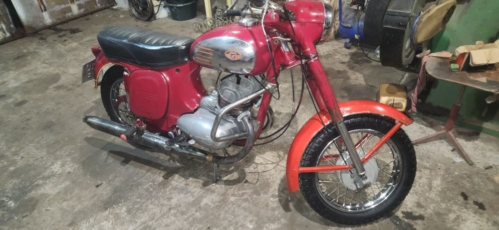 Продам яву старушка 360.