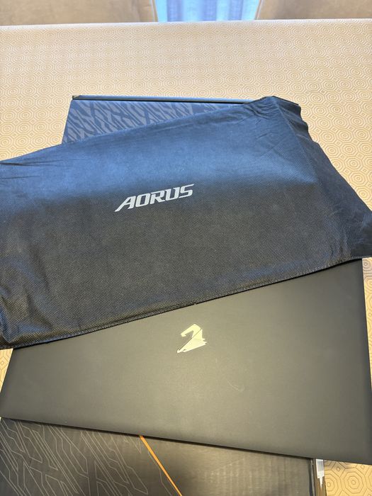 Portátil Gaming Gigabyte Aorus i7 RTX 3070 16GB RAM 1TB SSD