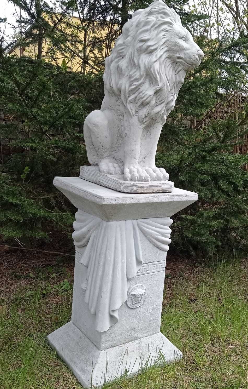 Lew na Postumencie z Betonu - Rzeźby Figurki Dekoracje Betonowe Lwy