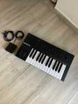 Teclado/Controlador MIDI Komplete Kontrol A25 + Sustain Pedal