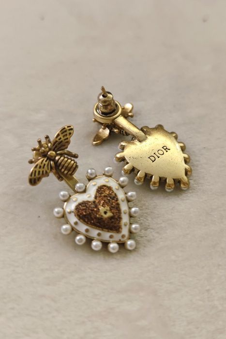 Kolczyki z muszkami i sercami  w stylu Dior