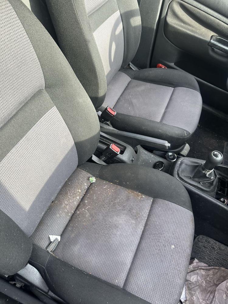 Golf 4 1.6 w calosci lub na czesci