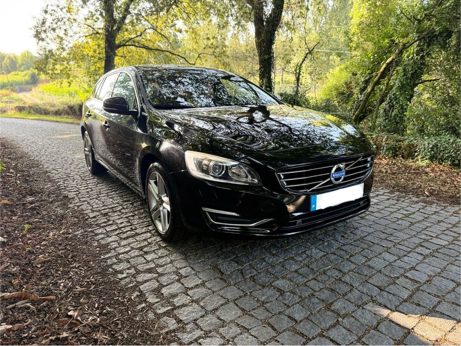 Volvo v60 D6 plug-in AWD momentum