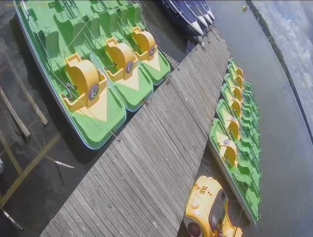 sprzedam 4 rowerki wodne