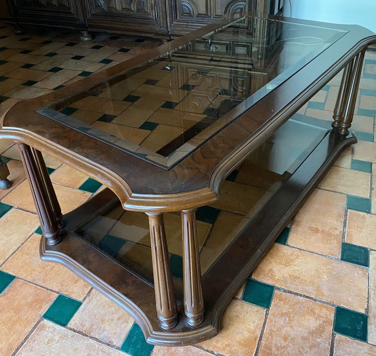 Mesa de centro com tampo em vidro