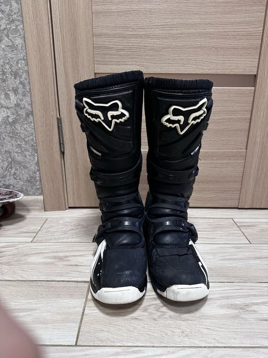 Мото боты фокс, левый ботинок чуть поврежден