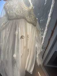 Платье прозрачное с цветами и жемчугом