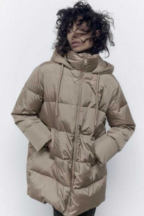Бежевий пуховик Zara