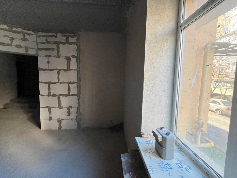 ПРОДАЖ 2-кімнатної квартири в престижній локації біля Озера (Виставка)