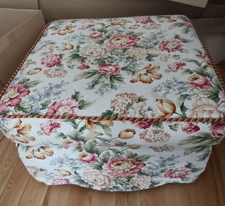 Kanapa 2 sztuki i podnóżek