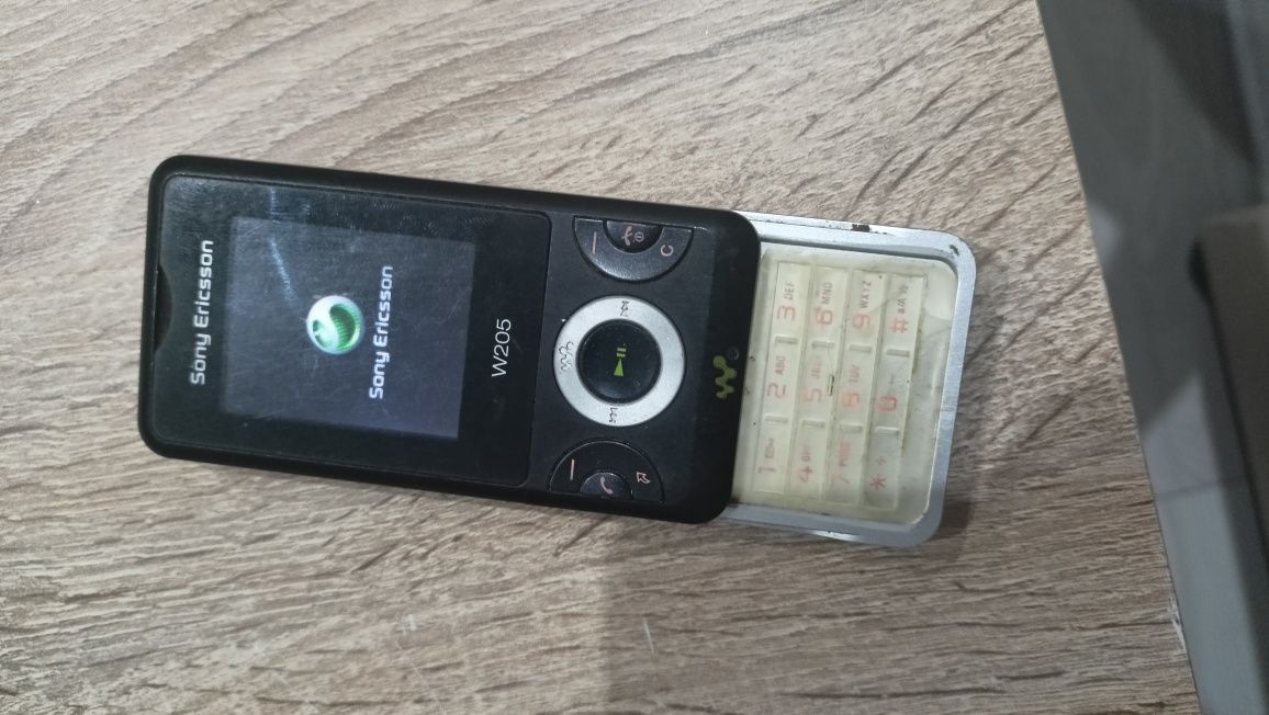 Sony Ericsson W205 walkman