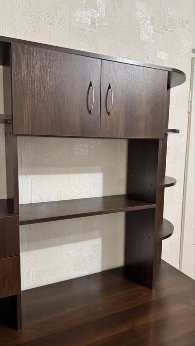 Стіл компʼютерний письмовий