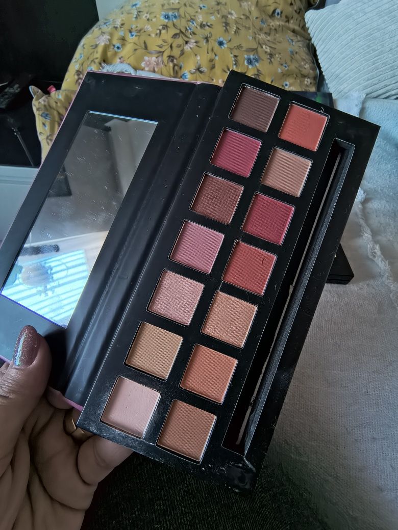 Paleta w7 delicious natural berry