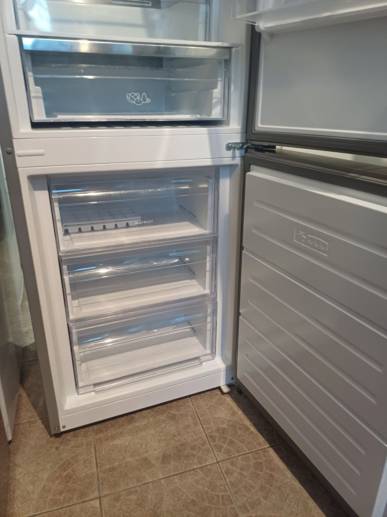 Lodówko zamrażarka Electrolux białe szkło Twin Tech NoFrost A ++