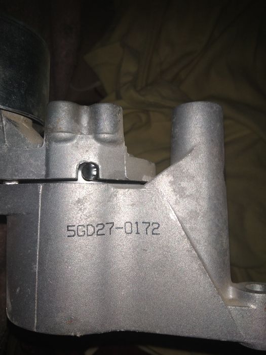 Натяжитель ремня .Тайота Ленд Крузер 200. 4.5 дизель