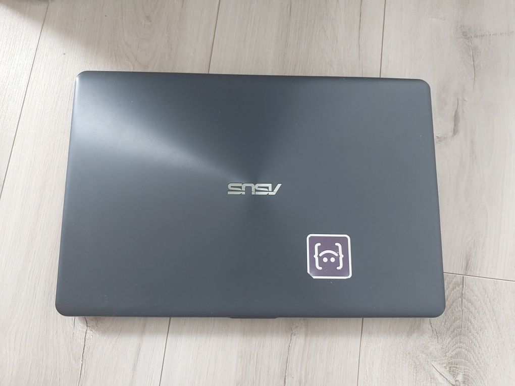 Laptop notebook Asus VivoBook 15 R542U i5-8250U
