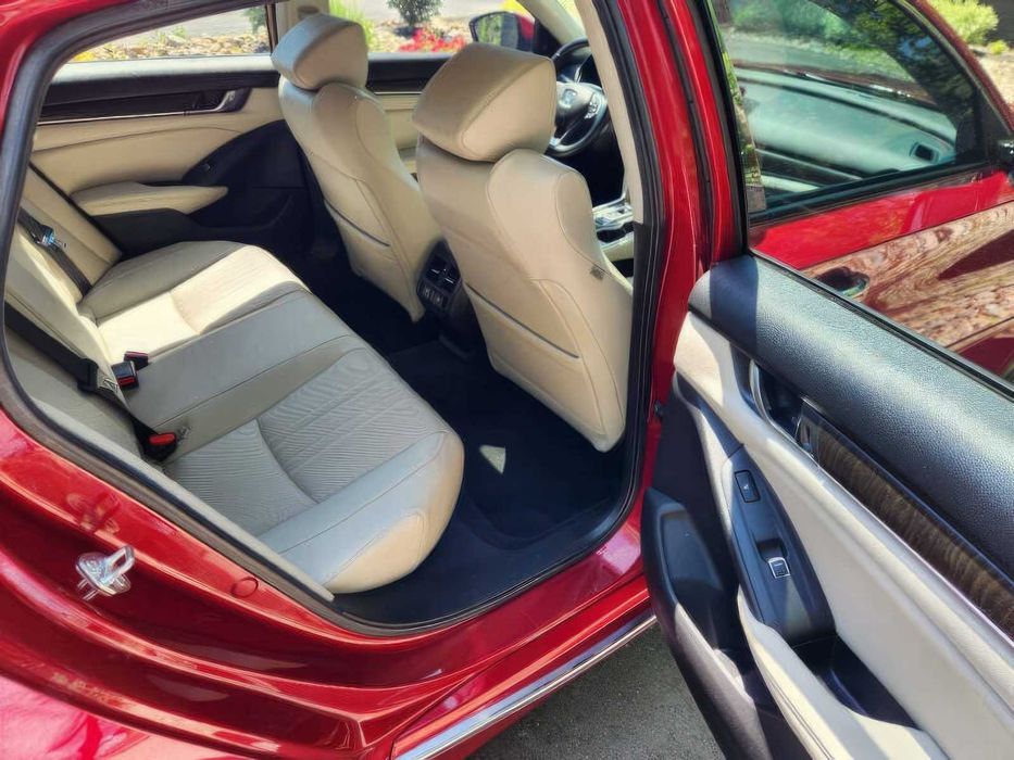Honda Accord Hybrid Touring      2021