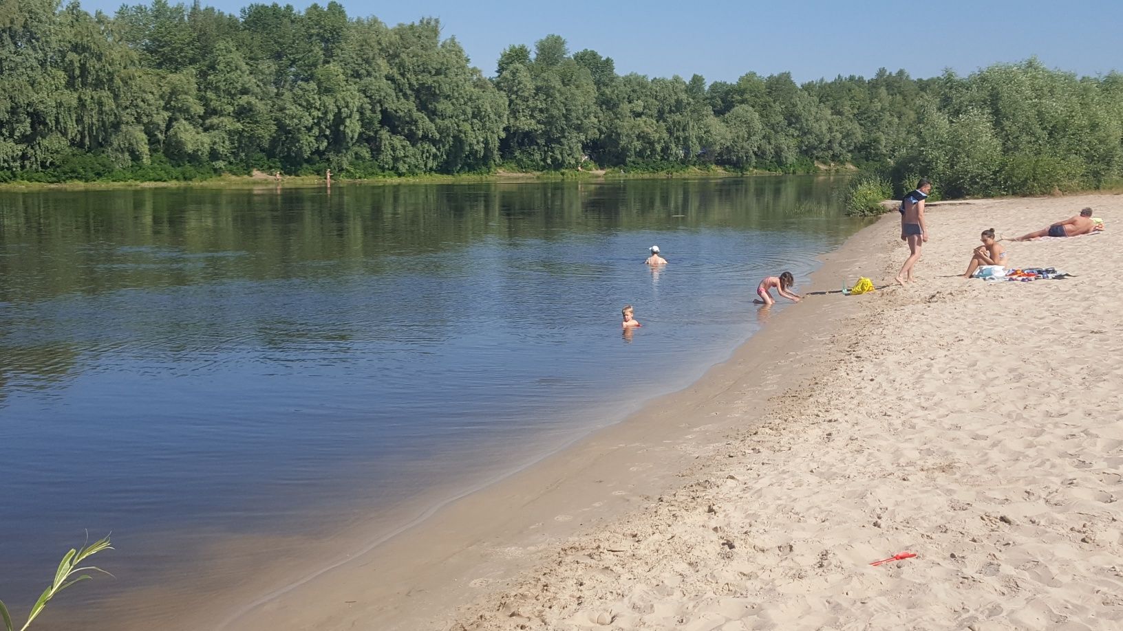 Участок возле пляжа р.Десна. Сады Зазимье (дачи),.