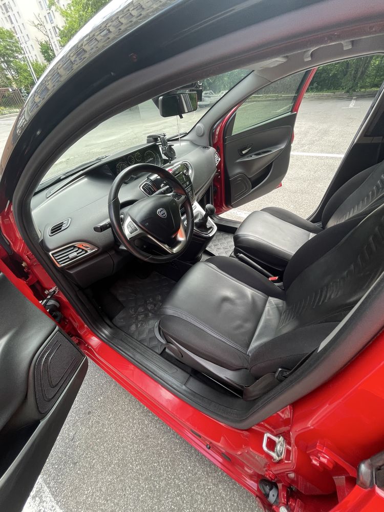 Продам Lancia ypsilon 2012 р.в. 0,9 biturbo