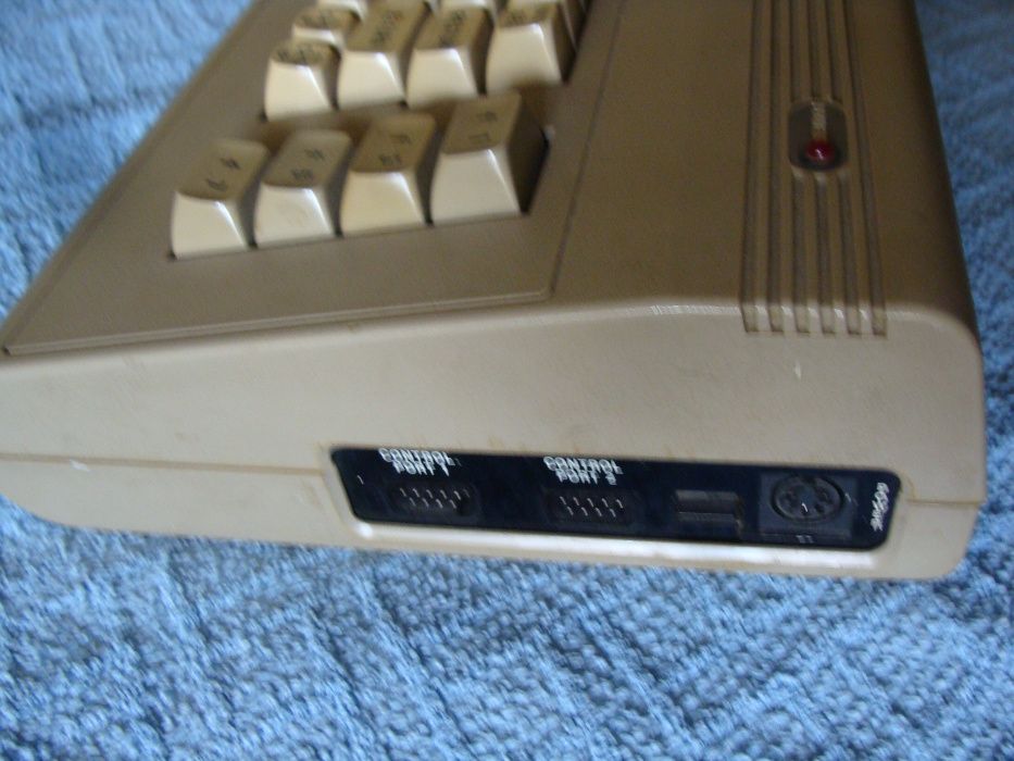 Komputer Commodore C64 Aldi sprawny Made in USA karton