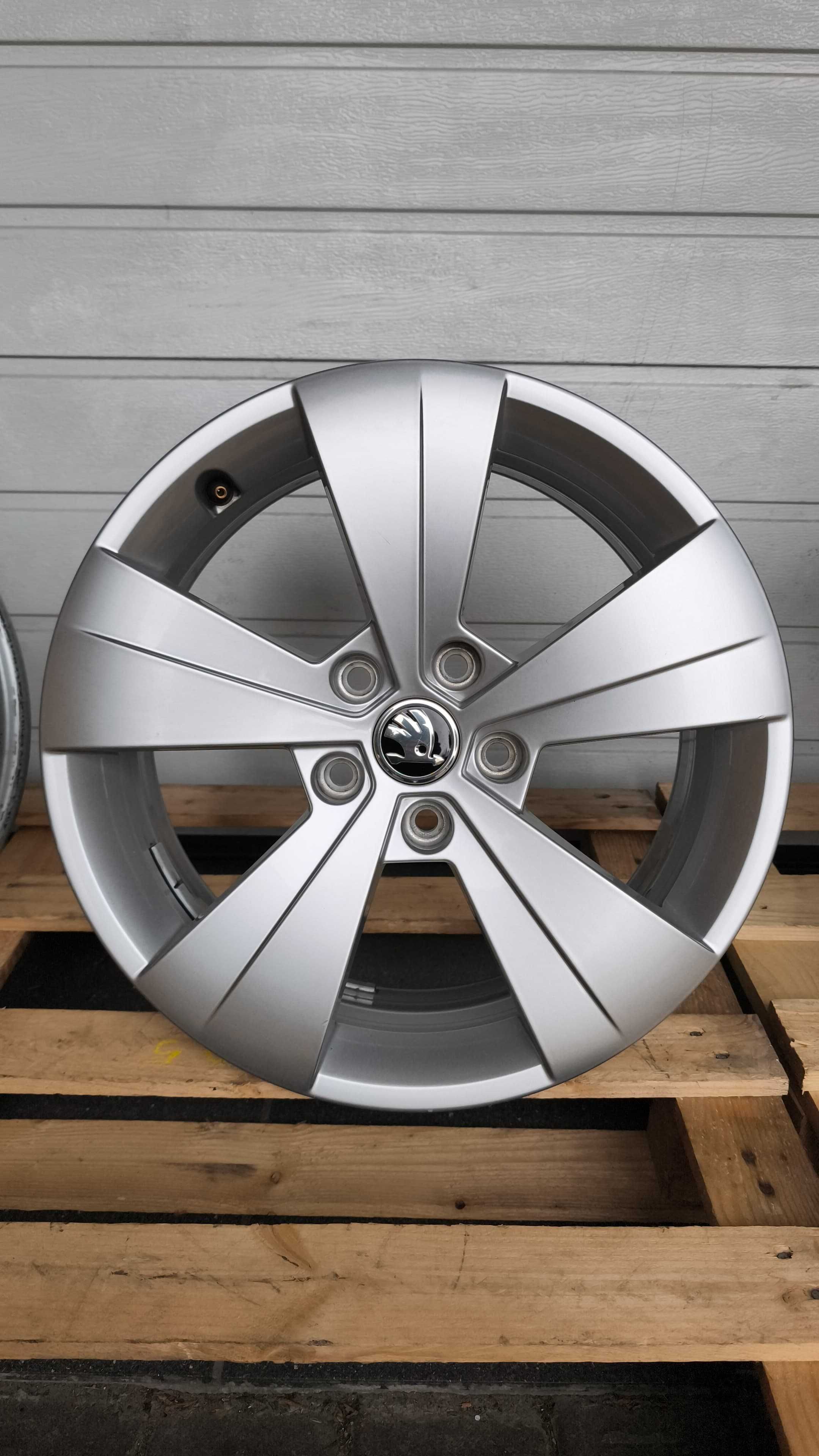 Felgi aluminiowe Skoda Superb III Vw Passat B8 17" 5x112 Et41 (OL609F)