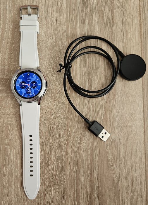 Smartwatch Samsung Galaxy Watch 4 Classic 42 mm srebrny biały pasek