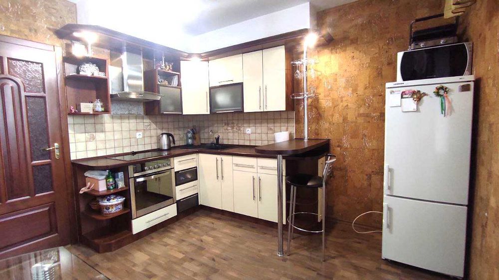 2к квартира + гараж. Будинок у парку «Веселка» напроти Файна Таун