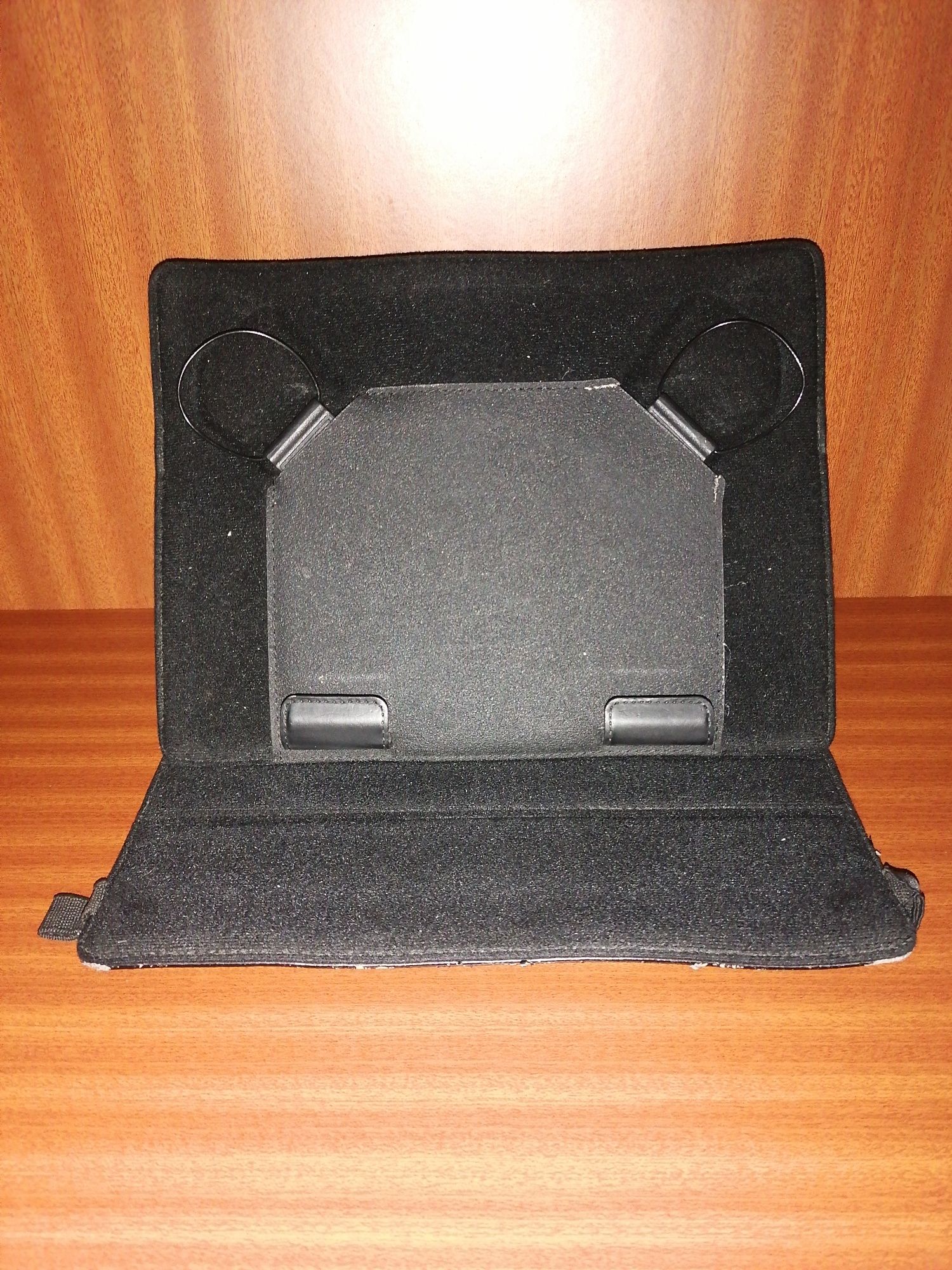 Tablet Yarvik (para peças) + Capa Case Logic