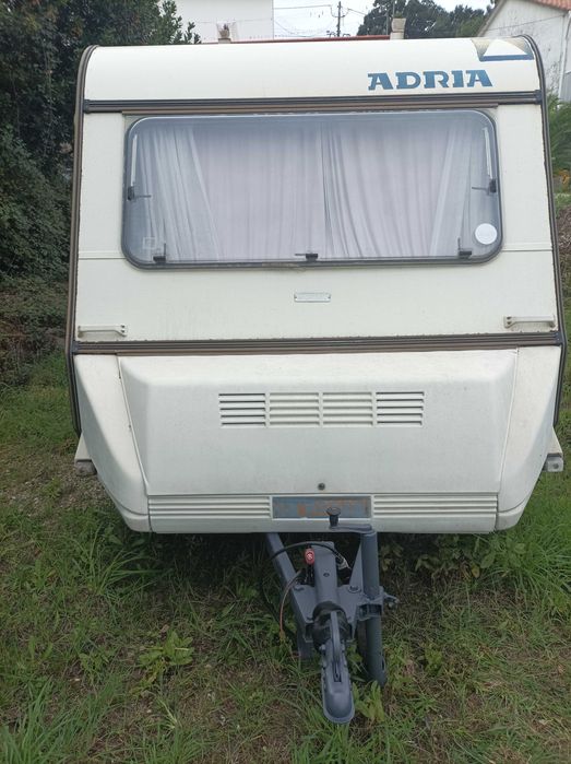 Caravana Adria Linea em muito bom estado
