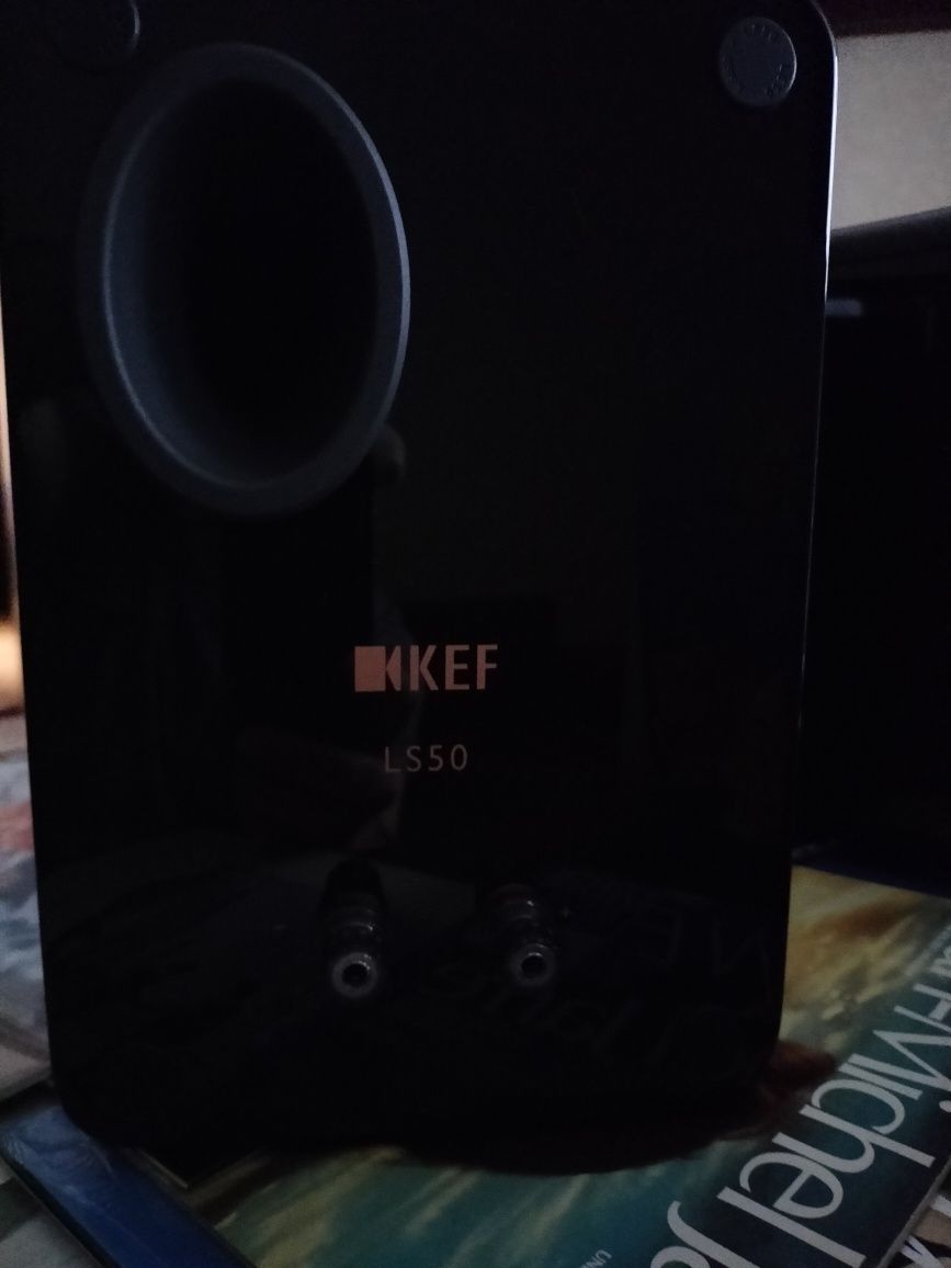 KEF LS50 - полочная HI-FI акустика