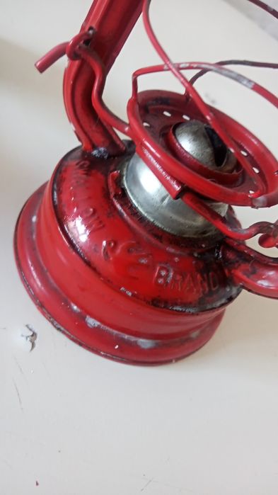 Lampa naftowa czerwona