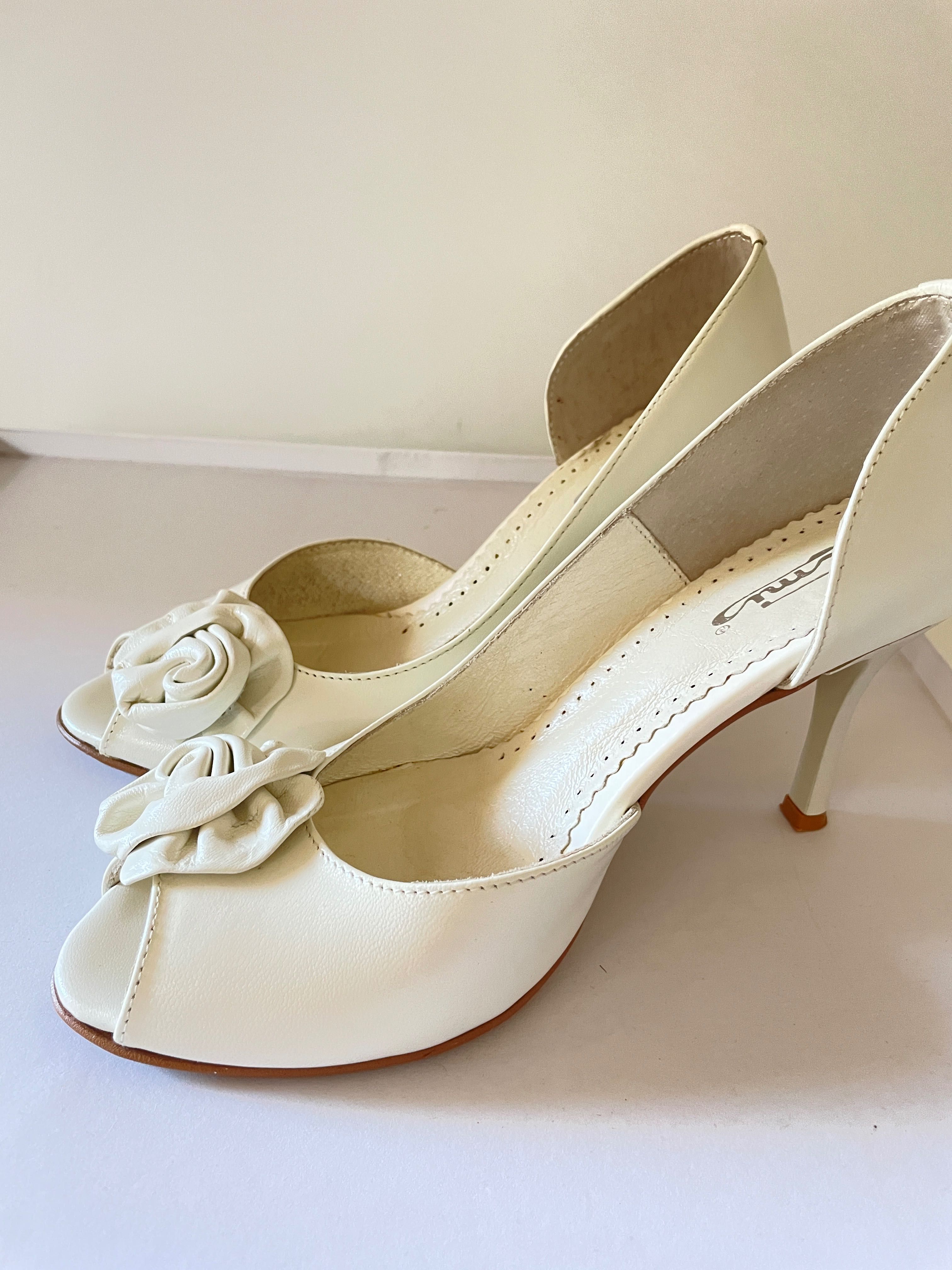 Buty ślubne szpilki skórzane ecru jasne rozmiar 36