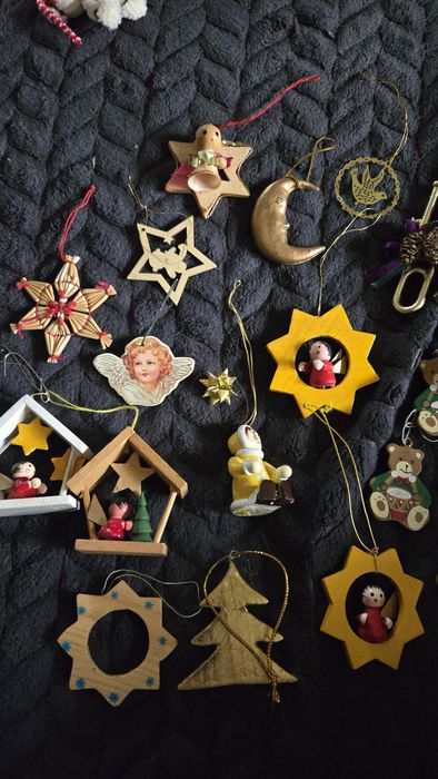 Zawieszki świąteczne różne.