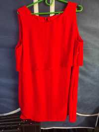 Czerwona damska sukienka.