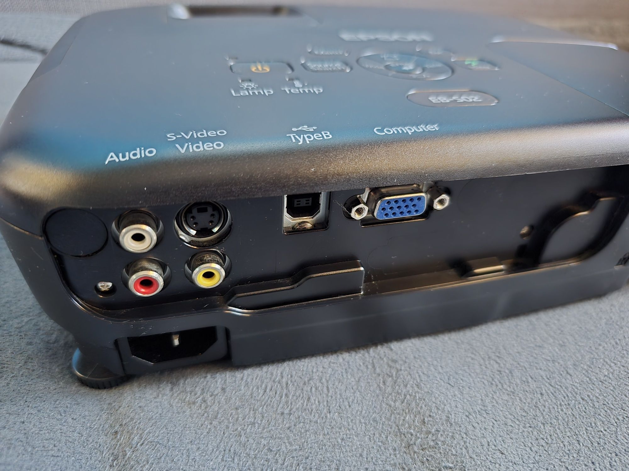 Projektor multimedialny Epson EB-S02 z pilotem i walizką