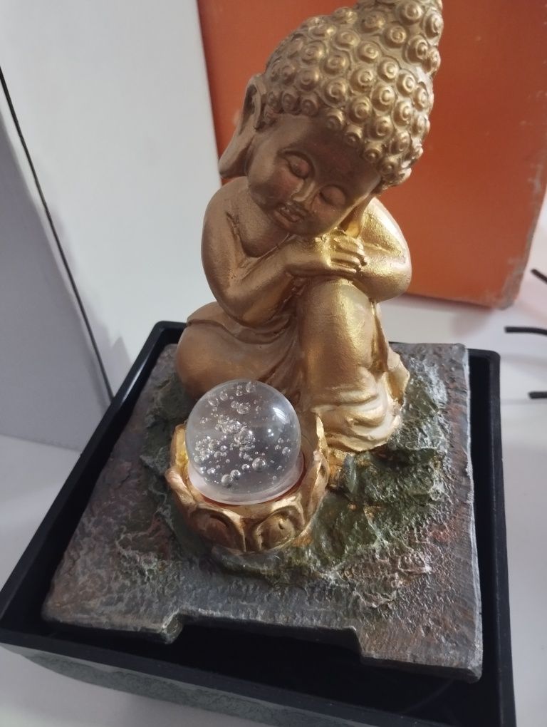 Fonte de buda com luz