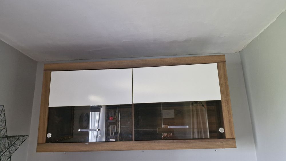 Witryna wiszaca pojemna I solidna