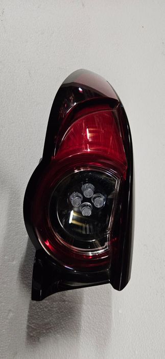 Lampa lewy tyl tylna w błotnik mazda 3 BP IV hatchback europa