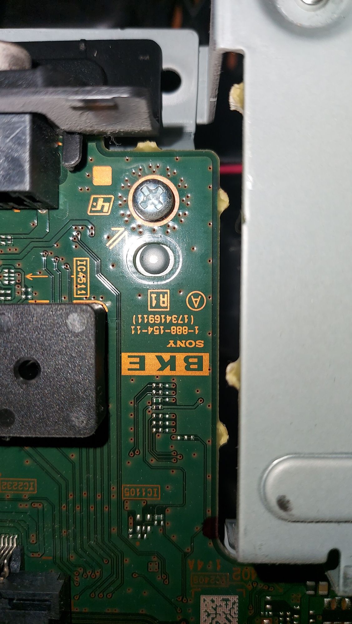 Телевізор"Sony KDL-42W653A" на запчастини